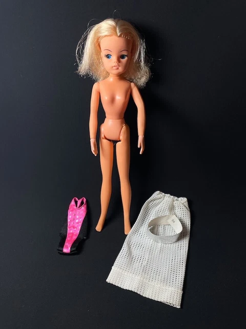 1980s Pedigree Dolls Vintage Sindy Doll House VINTAGE 1980s - Main Image