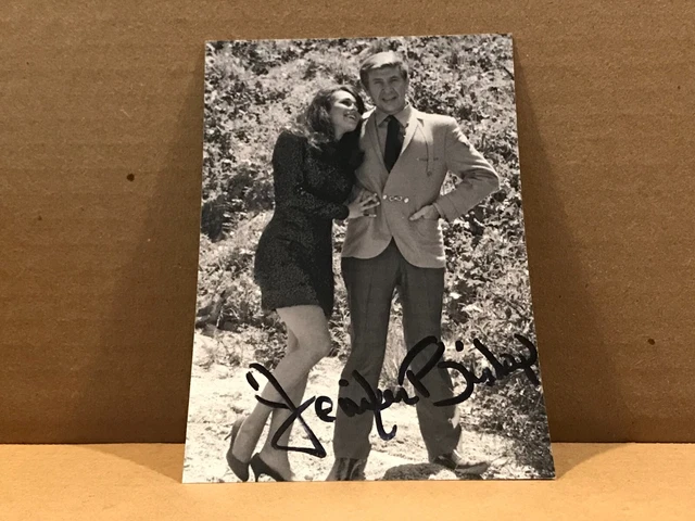 JENIFER BISHOP Hand Signed Autograph 4x6 Photo - BEAUTIFUL ACTRESS