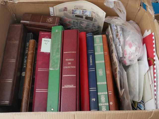 Enorme Lot De Timbres De France Dans Un Gros Carton. A Trier
