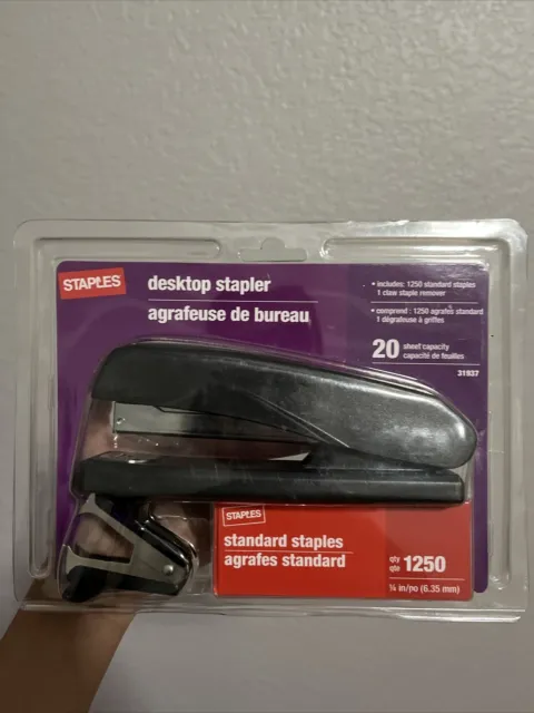Staples Desktop Stapler 20 sheet capacity , staples & staple remover claw