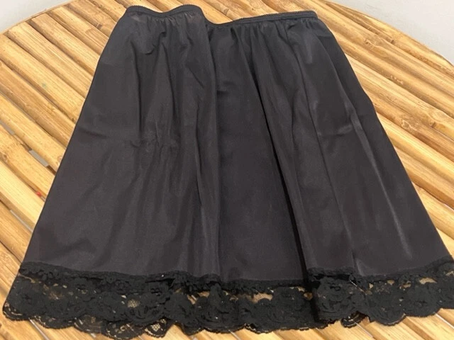 VINTAGE SHORT SLIP SILKY BLACK NYLON SCALLOPED LACE sz L