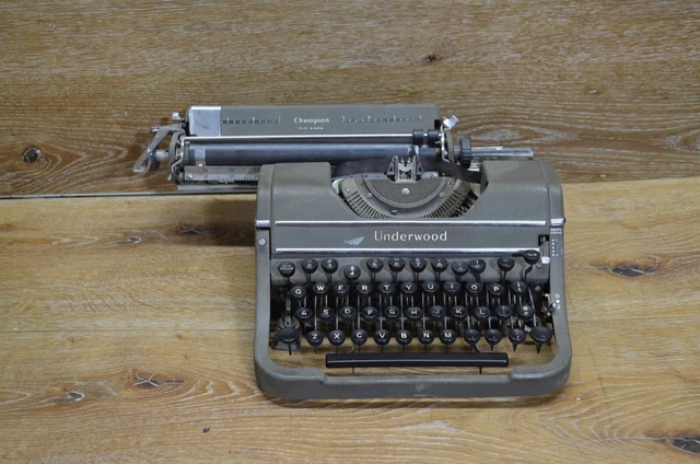 Vintage Underwood Champion mod G 1940 Portable Typewriter WWII era