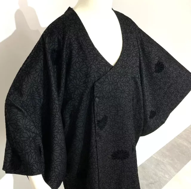 Woman Japanese Kimono Coat Silk Velvet Vintage Chrysanthemum Pattern Black Rare
