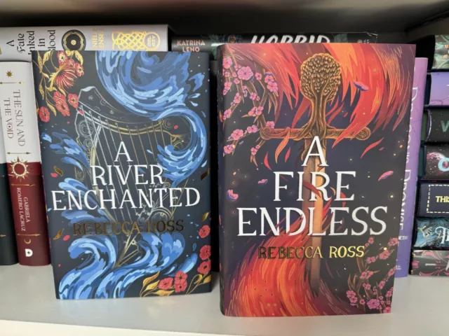 Rebecca Ross, A River Enchanted/A Fire Endless, Illumicrate signierte Ausgaben