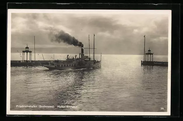 Friedrichshafen am Bodensee, Dampfer in der Hafen-Einfahrt, Ansichtskarte 1928