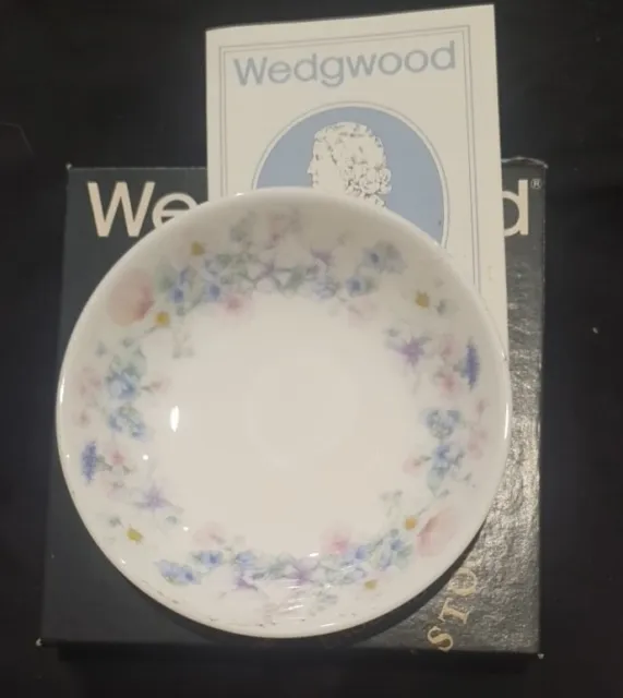 Vintage Wedgewood Angela Round Trinket/Pin Dish.  10.5cm. England. Boxed.