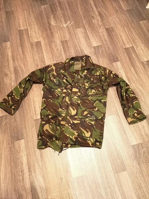 2 Bottoni Originali Militari Britannici – Khaki – 4 Fori – Cappotto/Smock – Vintage