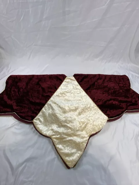43” Maroon Christmas Tree Skirt with Gold Colored Trim & Buttons 3