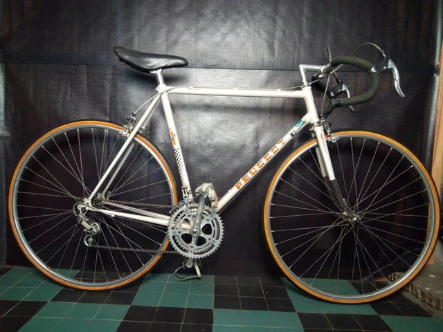 VÉLO COURSE VINTAGE peugeot vitus PF10 56 blanc en très bon état