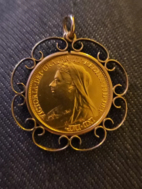 Beatifull 22ct Gold 1897 Victorian half sovereign In 9ct pendant mount