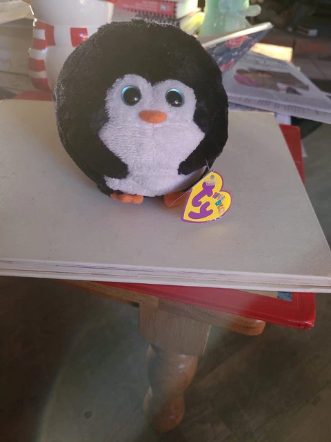 2011 Ty Beanie Baby Ballz Avalanche the Penguin
