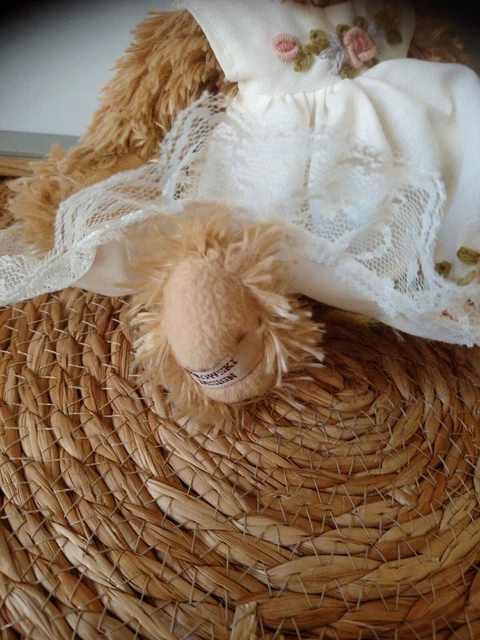Doudou peluche ours blanc robe fleurs dentelle robe 25 cm Bukowski  + cadeau 2