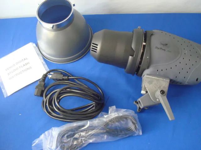 Impact Digital Monolight VSD-400 con kit (120VAC) con reflector y bombilla LEER