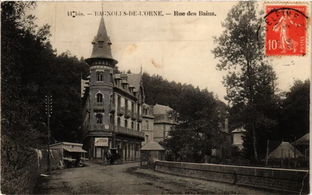 CPA BAGNOLES-de-l'ORNE - Rue des Bains (355432)