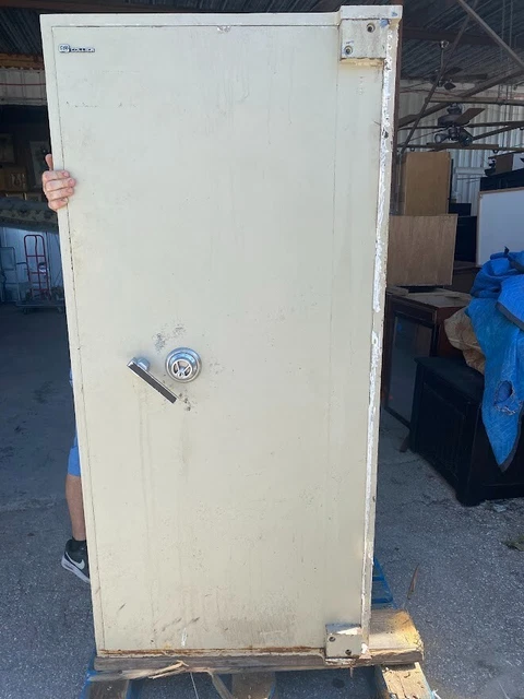 SC Collier TL-15 Safe Beige Safety Deposit Box Attached Shelves Used