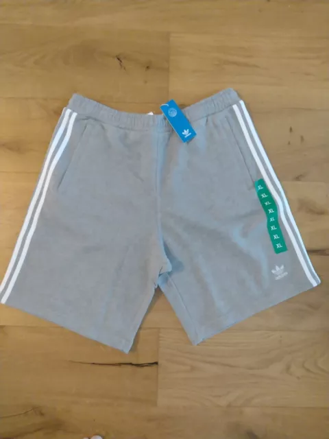 Pantaloncini adidas con clearance righe