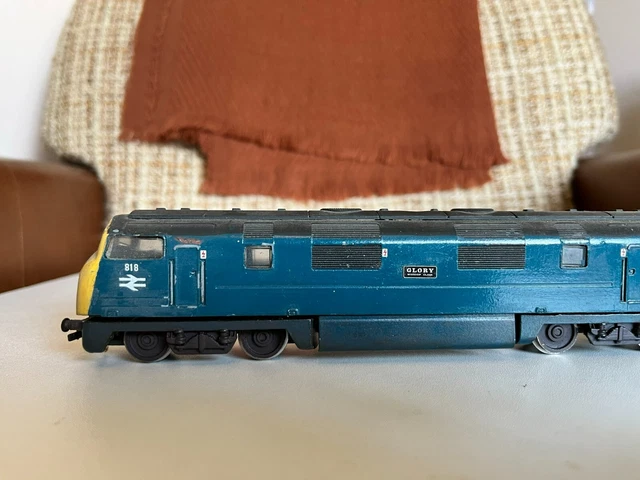 Trix OO gauge Class 42 Warship diesel hydraulic loco D818 Glory BR Blue paint