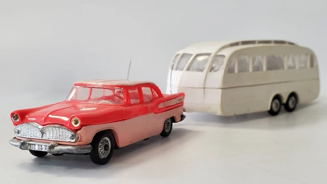 NOREV France Plastique. SIMCA CHAMBORD et Caravane HENON. Années 60. 1