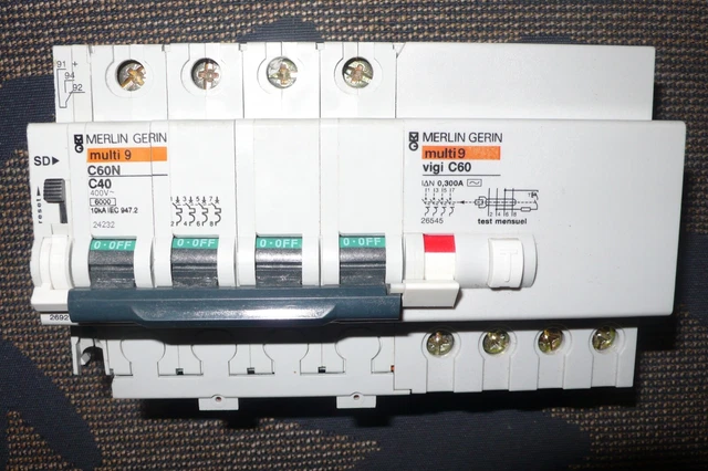 Disjoncteur Différentiel Tétrapolaire 40A 300mA Merlin Gerin - Courbe C - Occasion