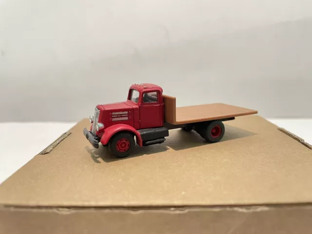 CMW 1:87 Ho Scale Model Red Flatbed Semi Truck Train Layout Scenery Vehicle Red