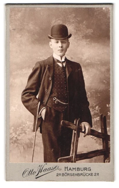 Fotografie Otto Haase, Hamburg, Börsenbrücke 2a, Portrait Knabe im adretten Anz