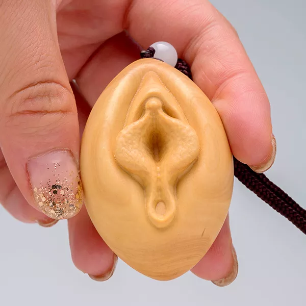 YY1981A - 2.1 "  Carved Boxwood Carving Netsuke - Pendant Beads in Car