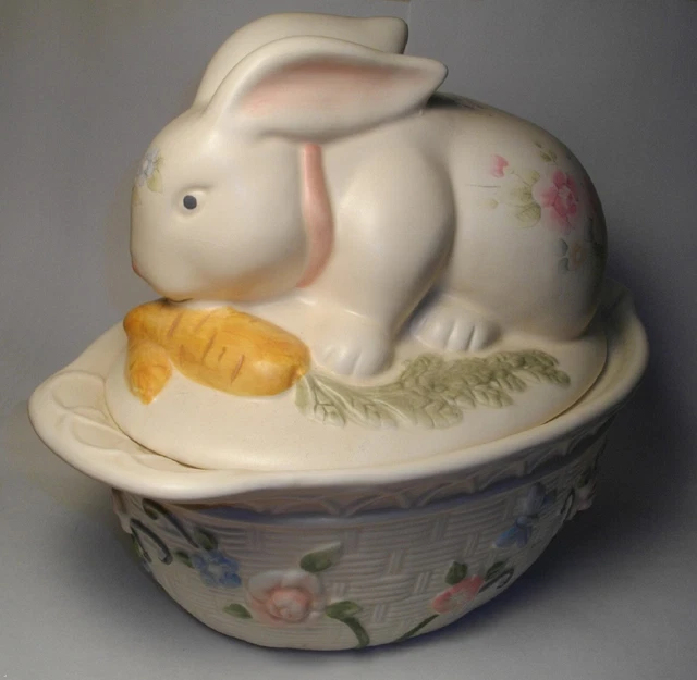Pfaltzgraff Tea Rose Bunny Rabbit 1.5 Qt Oval Covered Casserole Dish Tureen