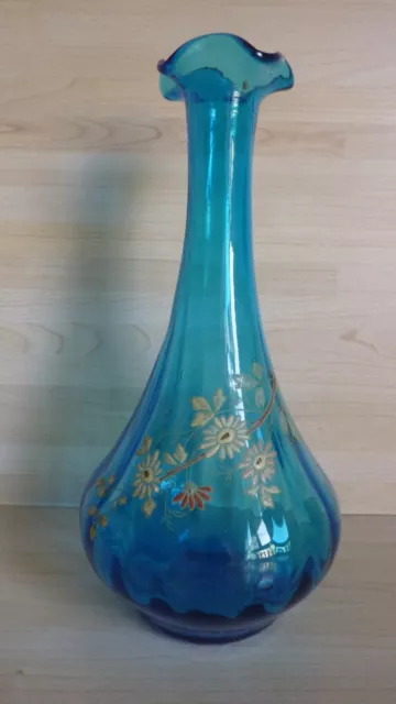 Carafe ou vase en verre bleu à décor floral émaillé 25 cms