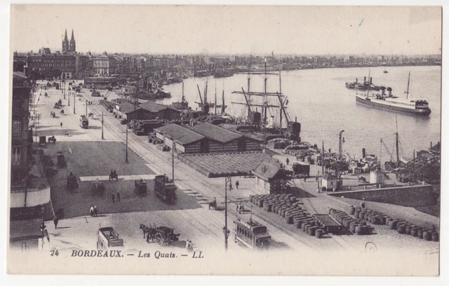 Le stade municipal à Bordeaux. Les tribunes. Tournant sud de