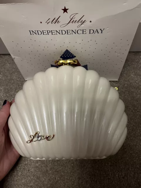 CHANEL CLAM SHELL Minaudiere VIP Gift Airline Independence Day Clutch Bag  £499.00 - PicClick UK