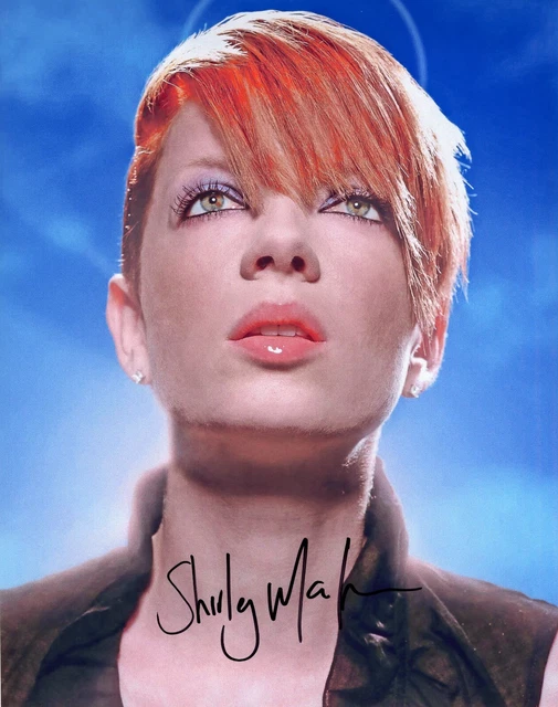A fantastic 10x8 Autographed Photo of Shirley Manson & CoA