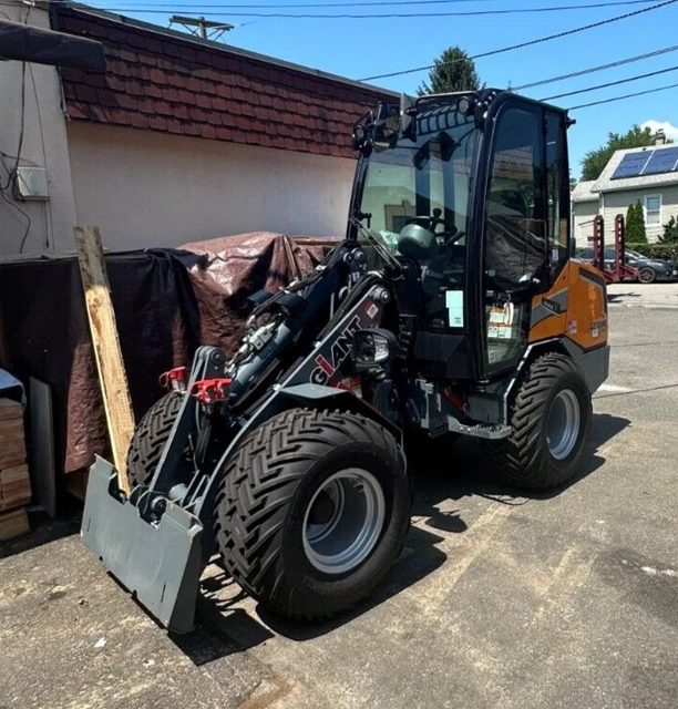 Giant G2700HD PLUS 2 Ton Wheeled Loader