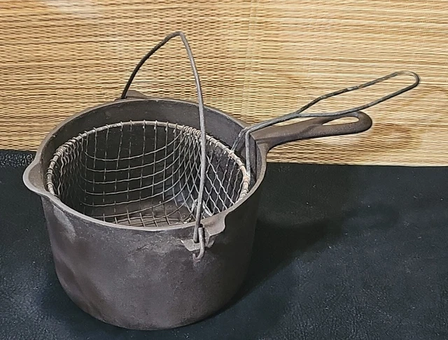 Griswold Vintage Cast Iron Deep Fat Fryer #1003 With Bail Handle & Basket