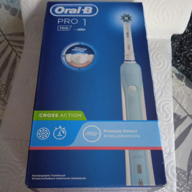 Brosse à dent électrique Braun Oral B PRO 1 700 Cross Action rechargeable