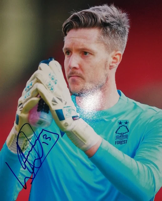 NOTTINGHAM FOREST WAYNE Hennessey Hand Signed 10x8 Photo Autograph 8x10