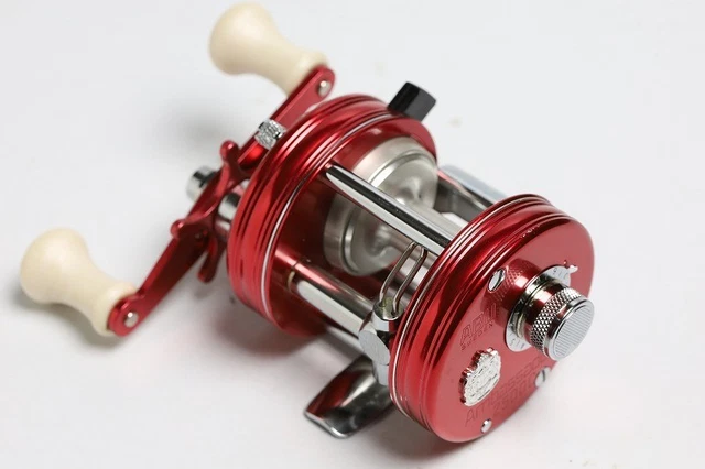 ABU GARCIA AMBASSADOR 2500C Nostalgia Red Spinning Reel Used