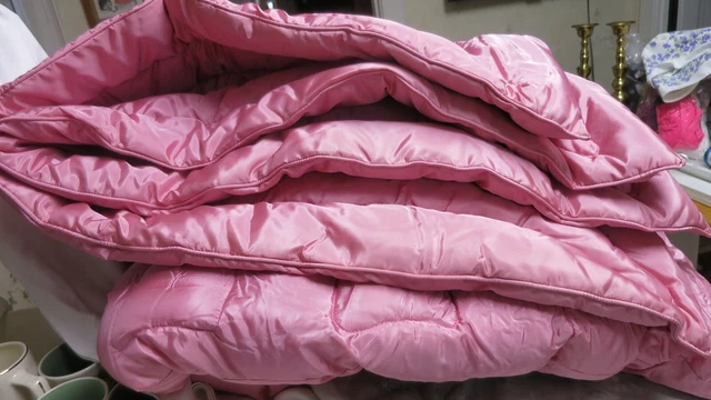 Vintg American Made Goose Down Comforter Heavy Weight Full 68 x 80 Plano TX Pink