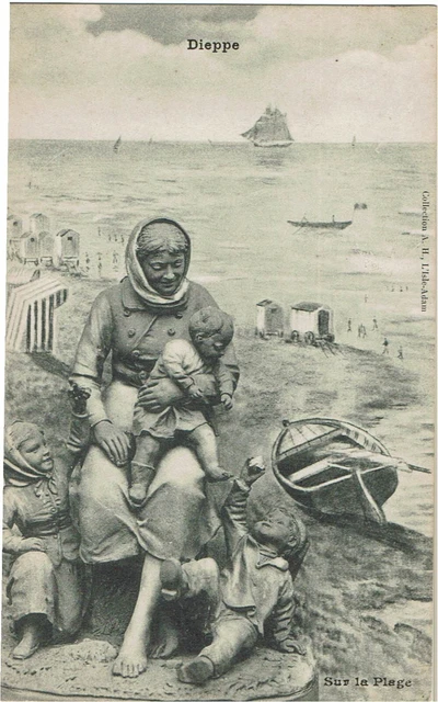 Carte postale ancienne DIEPPE Coup de vent au large et sur la Plage