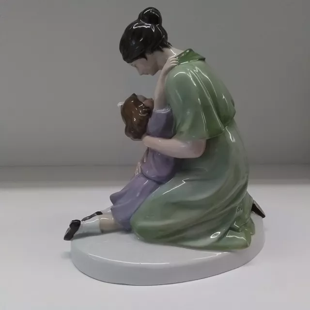 Fraureuth Porzellan figur  „Mutter mit Kind" 2