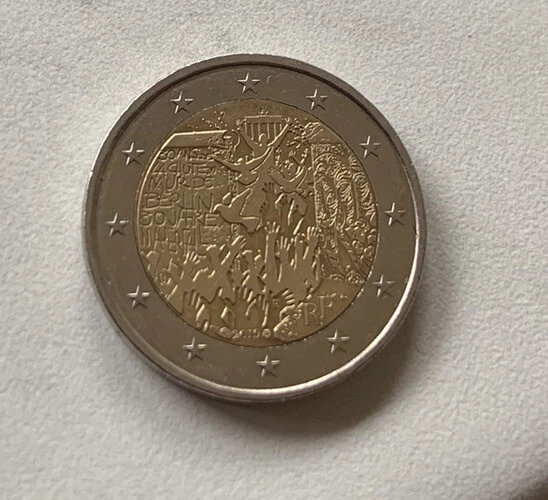 Pièce de 2 euros chut dû murs de Berlin et pièce de 1 euros roi d’Espagne