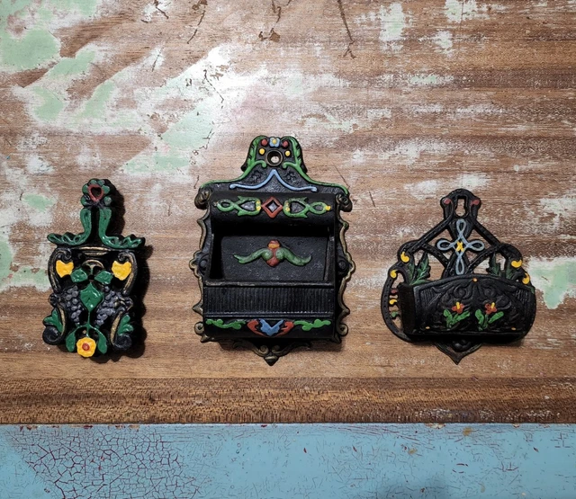 Vtg 3 pc WALL MOUNTED BLACK CAST IRON  WILTON MATCH HOLDERS Trivet Mt Vernon *H
