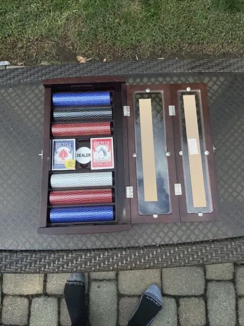 Hand Made Mahogany Wood Poker Case w/ 300 New Chips & 2 New Bicycle Decks