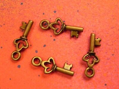 50 Keys Skeleton Key Ornate Charm Bronze Metal Pendants Components Wedding Love 2