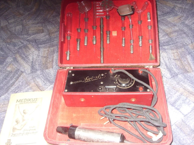 antiker Medizinkoffer Medikus Hochfrequenz Strahlapparat Jena  Gegründet 1927