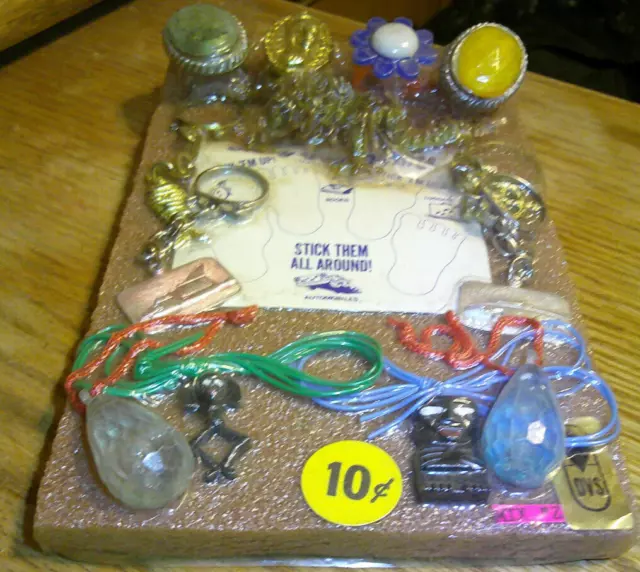 Vintage display card 10c rings necklaces toys #jd 208
