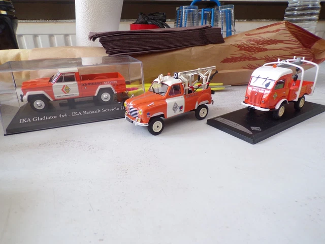 Voiture miniature 1/43 iem..Lot de 3 Autos Renault..Assistance..de 1960. s/boite