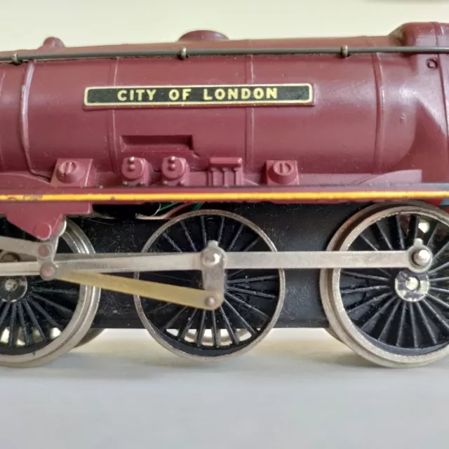 HORNBY DUBLO 2226 Locomotive and Tender LMR "City of London" 46245 in BR Maroon.