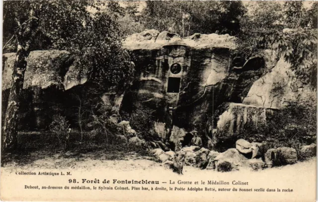 CPA Foret de FONTAINEBLEAU - La Grotte et le Medaillon Colinet (166701)