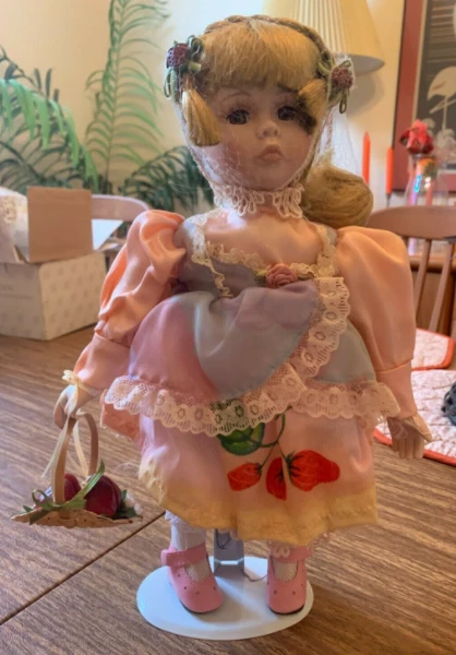Heritage Signature Collection ~ Porcelain Doll ~ Strawberry ~NIB ~*Read