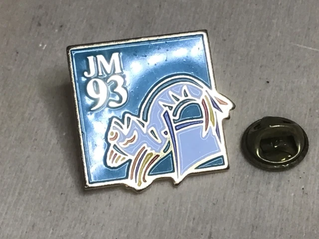 Pin's Voilier Bateau Relief Ref 535 - Broches et Pin's divers (11302895